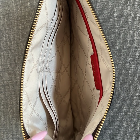 MICHAEL MICHAEL KORS
Large Logo Stripe Zip Pouch - Picture 7 of 8